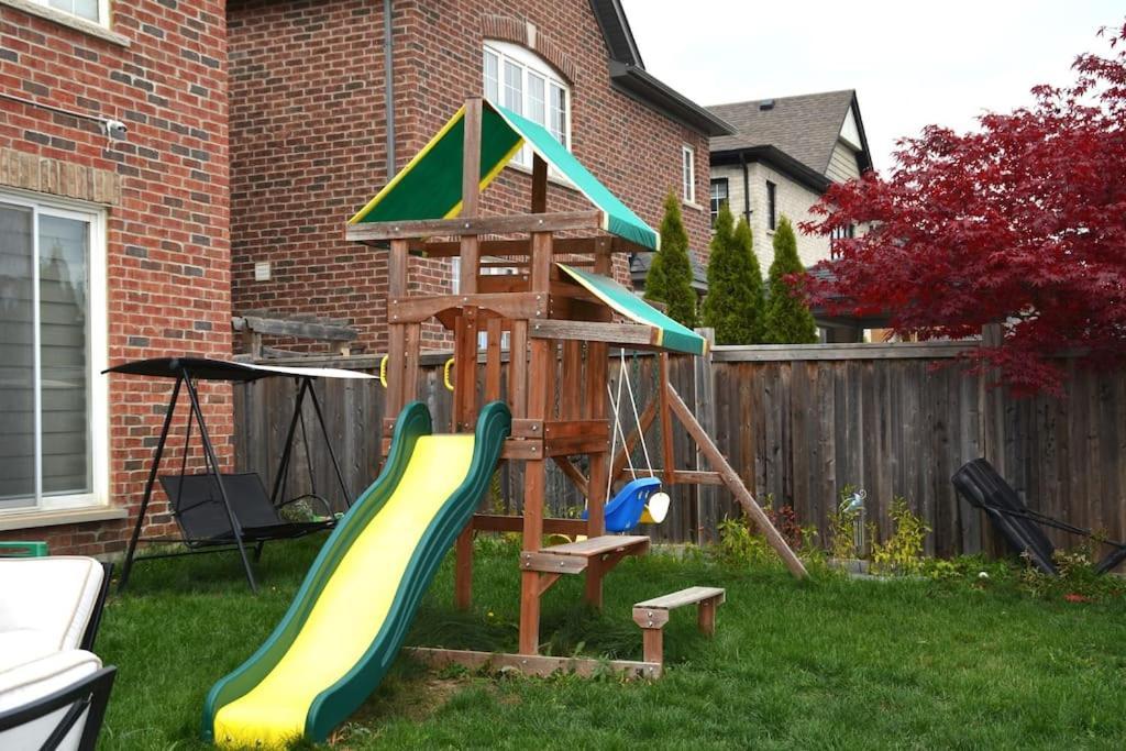 Beautiful And Spacious Basement Apartment Brampton Exterior photo