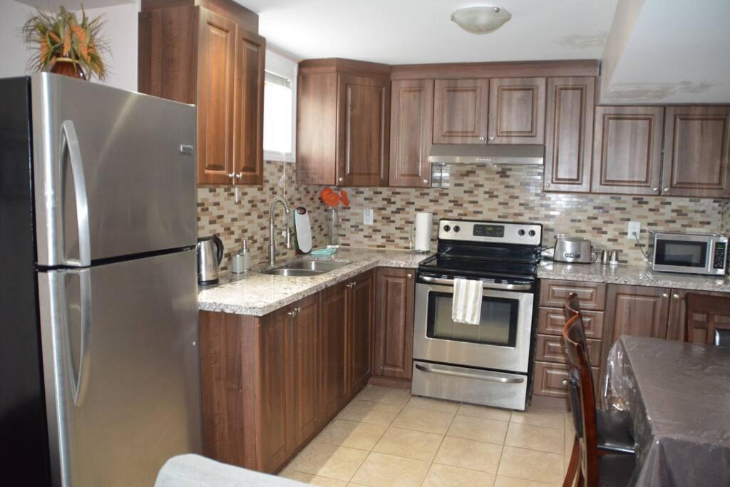 Beautiful And Spacious Basement Apartment Brampton Exterior photo
