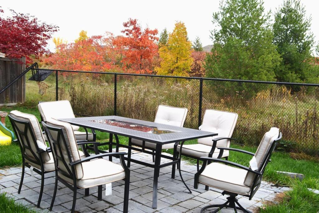 Beautiful And Spacious Basement Apartment Brampton Exterior photo
