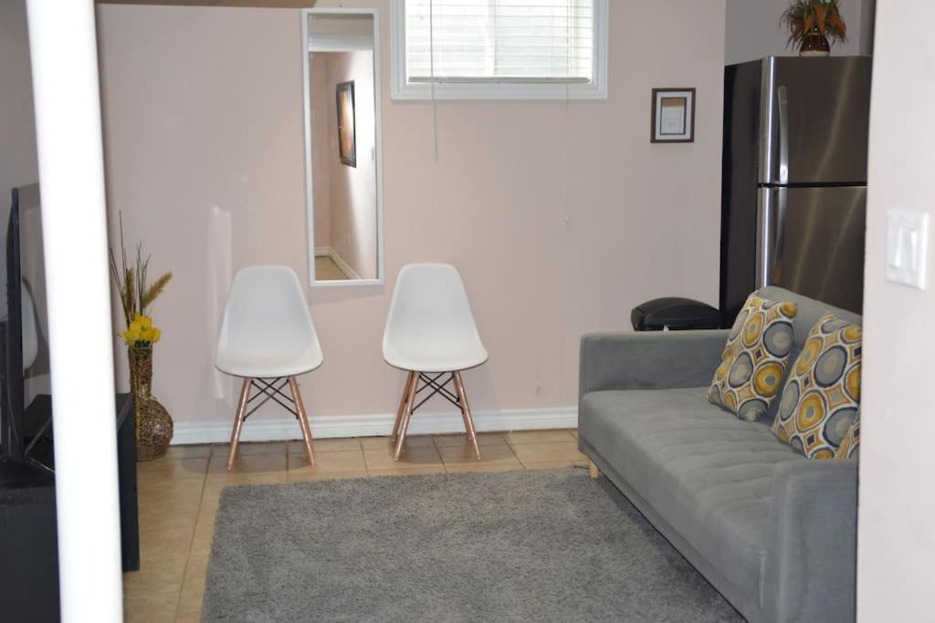 Beautiful And Spacious Basement Apartment Brampton Exterior photo