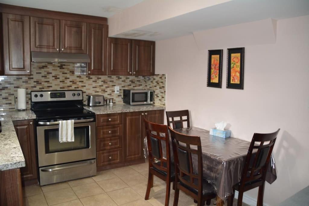 Beautiful And Spacious Basement Apartment Brampton Exterior photo