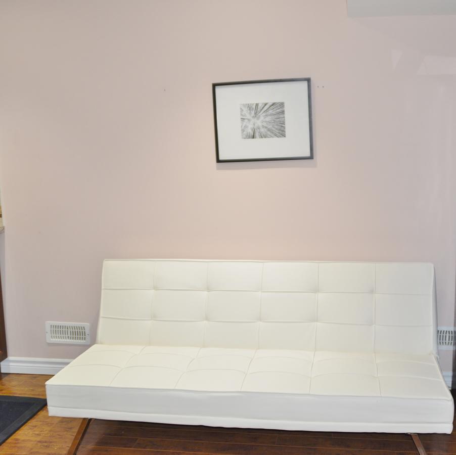 Beautiful And Spacious Basement Apartment Brampton Exterior photo